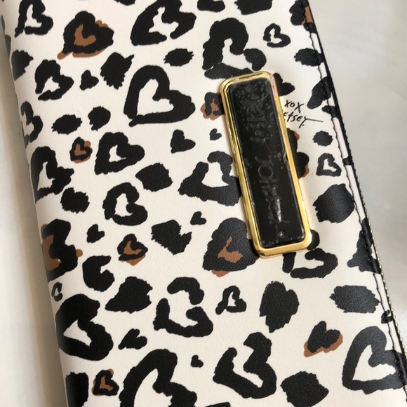 Betsey Johnson Leopard Heart Print White Faux Leather ZA Continental Wallet NWT - Picture 10 of 16